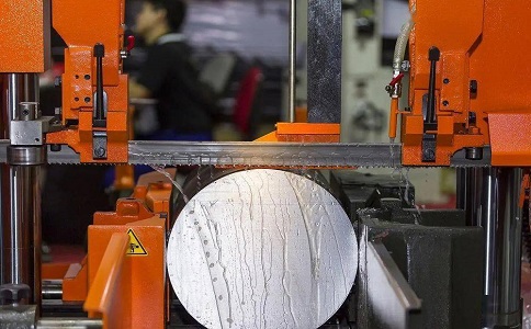 龙山立式金属带锯床切削出现跑带故障解决方法！